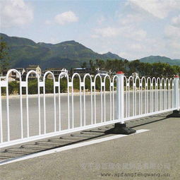 京式交通護(hù)欄網(wǎng) 現(xiàn)貨道路防護(hù)圍欄的價(jià)格與特點(diǎn)解析